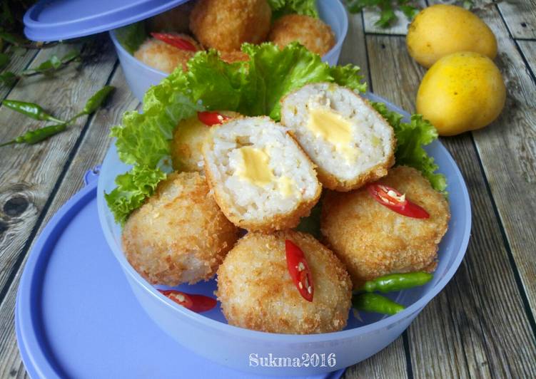 Resep Bola Nasi Ayam Isi Keju oleh Sukmawati_rs - Cookpad