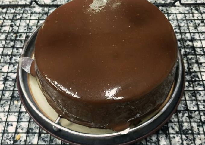 Chocolate mirror glaze cake