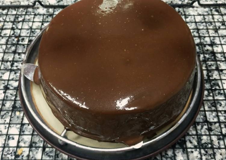 Chocolate mirror glaze cake