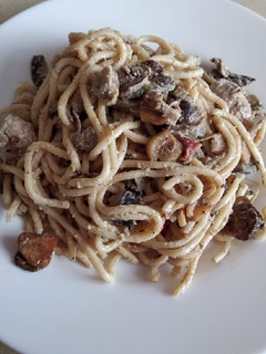 Una foto de Spaghettis con champiñones a la naranja