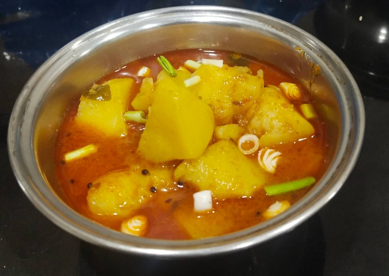 Potato Curry With Green Garlic. (Sindhi -Thoom Patata)