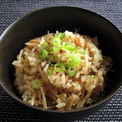 A picture of Enoki Rice.