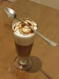 Latte macchiato με γεύση καραμέλα