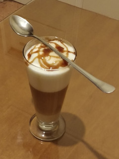 Φωτογραφία της συνταγής Latte macchiato με γεύση καραμέλα
