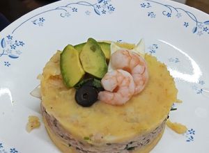 Una foto de Causa limeña