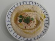Una foto de hummus garbanzos