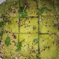 A picture of Hari matar dhokla.
