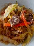 Fideos de arroz con ternera y verdura