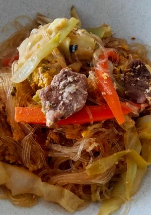 Una foto de Fideos de arroz con ternera y verdura