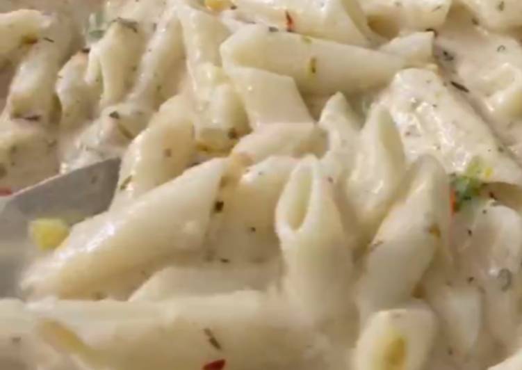 White sauce pasta