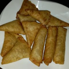 Samosa and spring rolls A picture of Samosa and spring rolls.