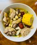 Gà hầm hạt sen táo đỏ