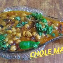 A picture of Mazedar chole masala.