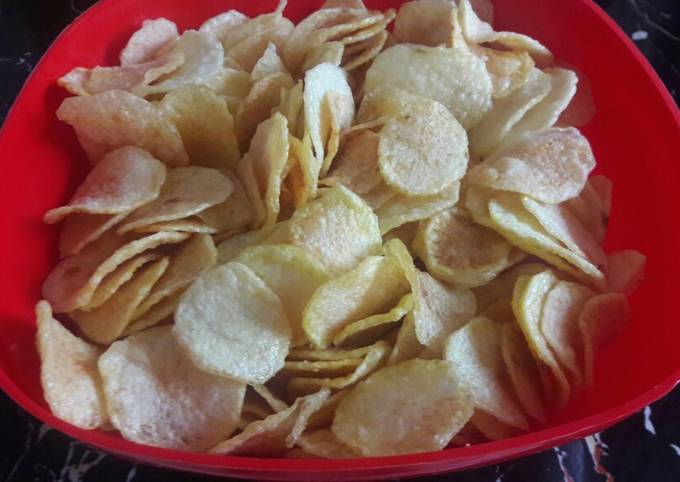 Home made potato crisps