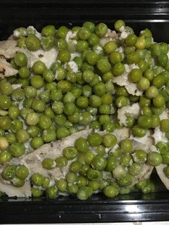 Una foto de Pescado con Guisantes (Lekue)