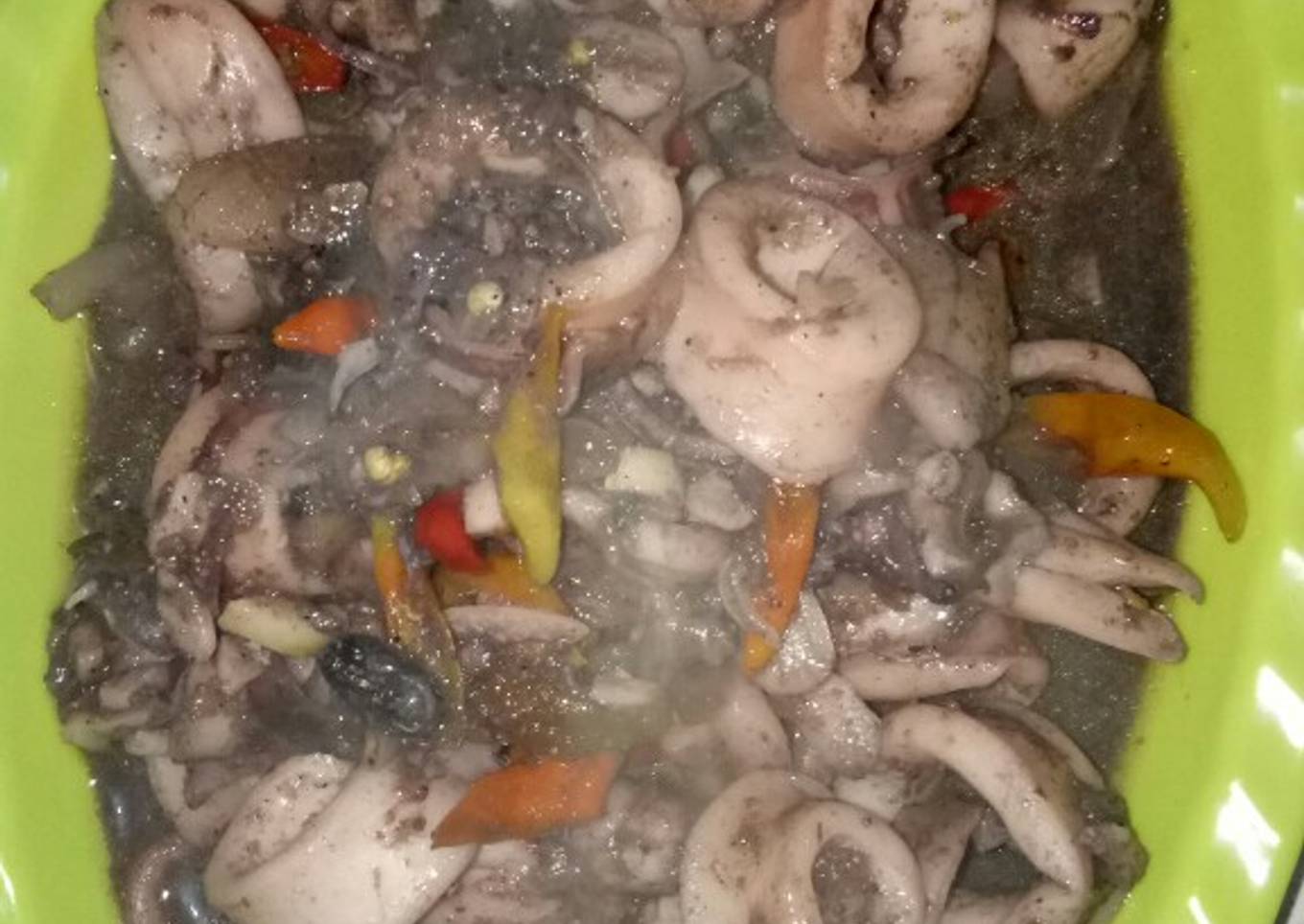 Cumi goreng pedas warna hitam