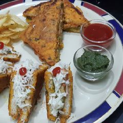 A picture of Club cheese chilla sandwich.