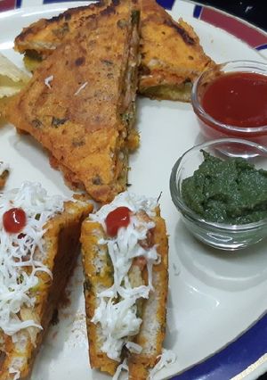 A picture of Club cheese chilla sandwich.