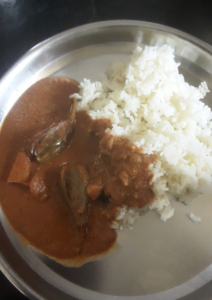 ஹோட்டல் ஸ்டைல் கத்திரிக்காய் உருளைக்கிழங்கு காரக்குழம்பு செய்முறை முக்கிய புகைப்படம்