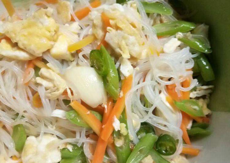 Bagaimana mengolah Telur 3 in 1 (Wortel, bihun, buncis) Lezat