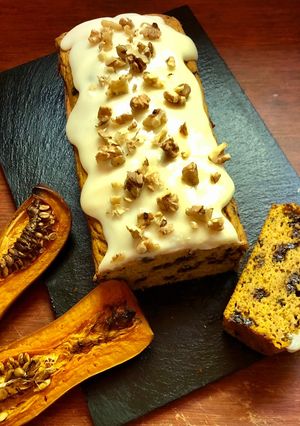 Una foto de Bizcocho de calabaza asada 🎃 y chips de chocolate