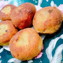 A picture of Potato qeema patties.