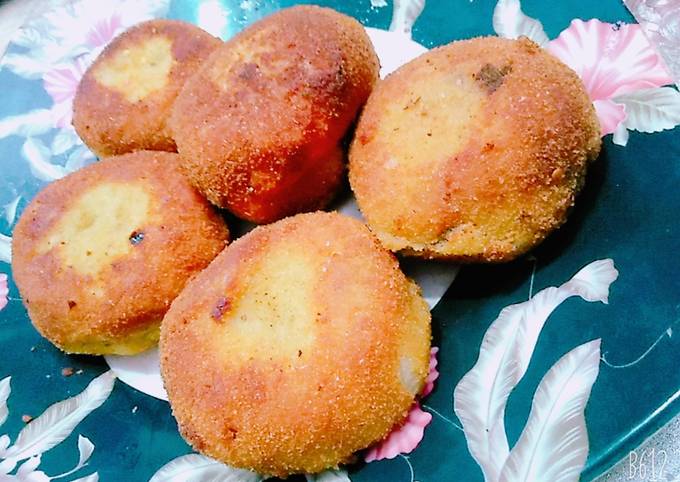 Steps to Make Homemade Potato qeema patties