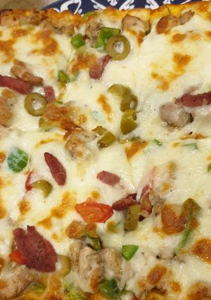 A picture of Chicken fajita pizza 🍕.