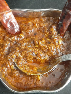 பூண்டு கார சட்னி(poondu kara chutney recipe in tamil) செய்முறை முக்கிய புகைப்படம்
