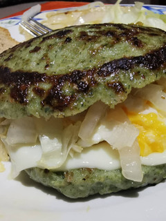 Una foto de Hamburguesa de espinacas rellena