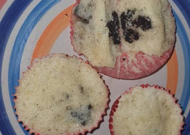 Simple Way to Prepare Perfect Fluffy Mini Oreo Cupcakes Recipe (In a Microwave)