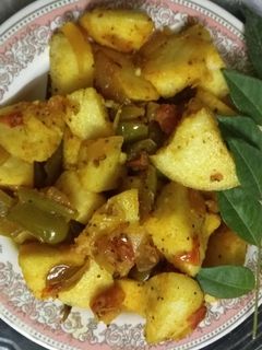 सूजी फ़्राईड इडली (Suji fried idli recipe in Hindi) रेसिपी मुख्य फोटो