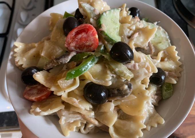 Mediterranean tuna farfalle pasta salad