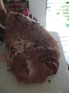 Una foto de Pierna de cerdo a las tres pimientas y pulque