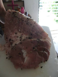 Una foto de Pierna de cerdo a las tres pimientas y pulque