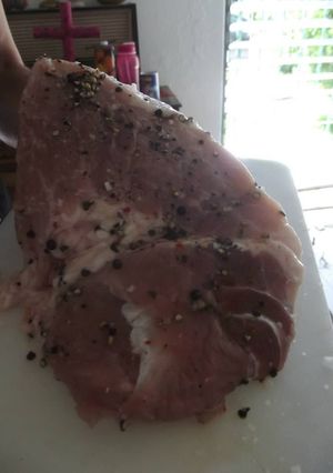Una foto de Pierna de cerdo a las tres pimientas y pulque