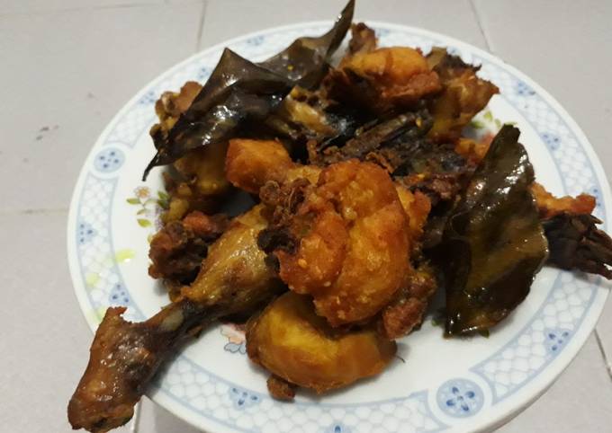 Ayam goreng bumbu kuning