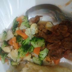 A picture of Broccoli and cauliflower veges.