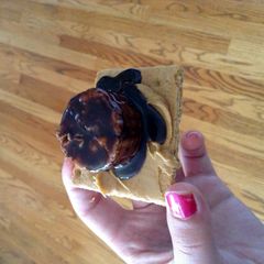 A picture of Banana And Graham Crackers.