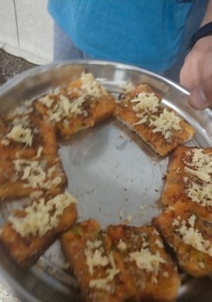 A picture of Bread pizza.