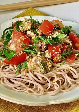 A picture of Easy Chilled Soba with Savory Canned Mackerel and Tomato.
