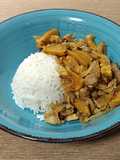 Wok de lomo de cerdo con piña en salsa de cítricos al achiote