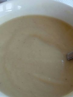Una foto de Crema de coliflor y puerro