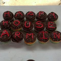A picture of House Warming Cupcakes.