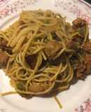 Spaghetti con chorizo y nopales