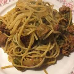 Una foto de Spaghetti con chorizo y nopales
