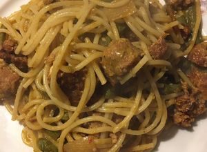 Una foto de Spaghetti con chorizo y nopales