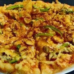 A picture of Nazifa's Cheesy Chicken Pizza.