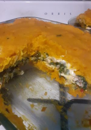 Una foto de Pastel de zapallo con vegetales y pollo