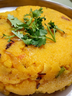 ઉપમા (Upma Recipe In Gujarati) રેસીપી મુખ્ય ફોટો